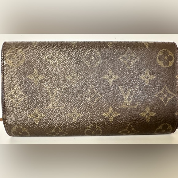 ❌Sold ❌Authentic LOUIS VUITTON
LV Monogram Coated Canvas Sarah Long Mono Wallet - Picture 2 of 9